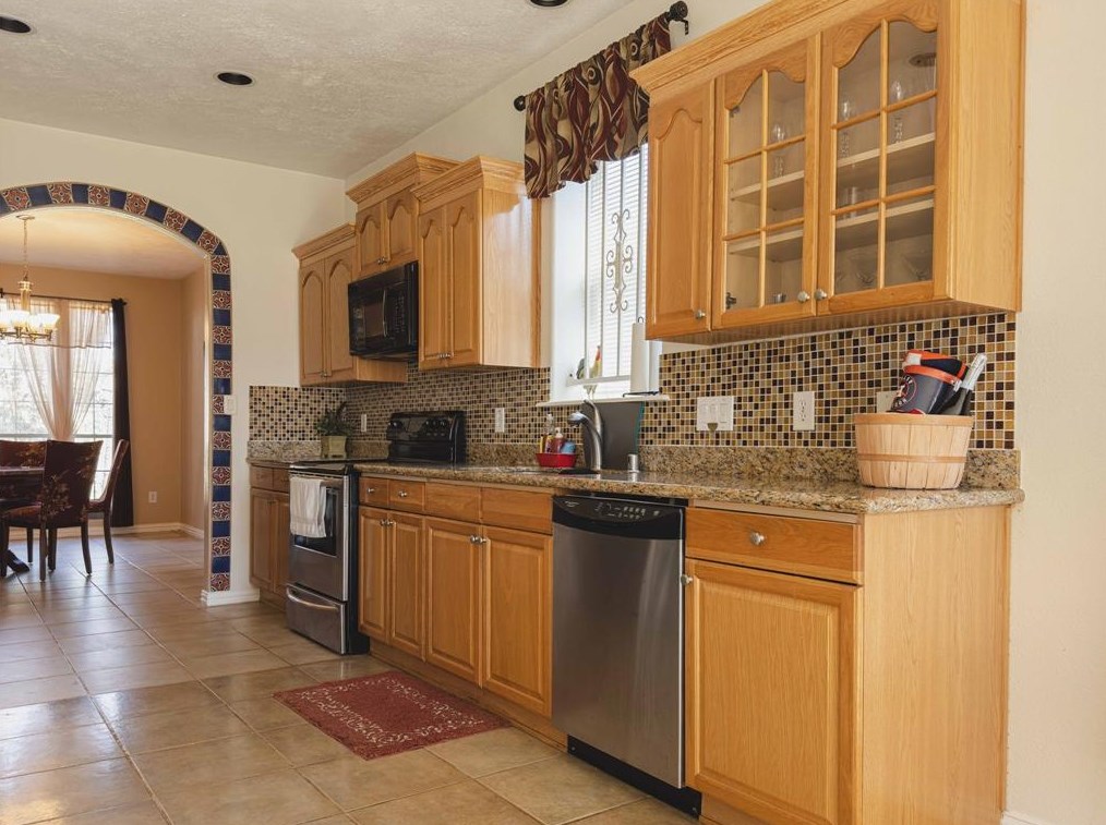 9225 Kingsville St, Houston, TX 77063