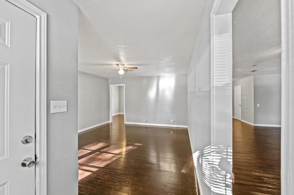 1008 Camp Cir, La Marque, TX 77568-3763