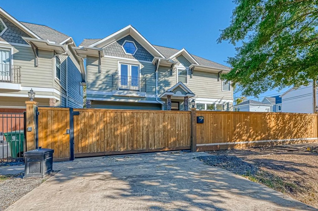 925 12th St, Houston TX  77008-6617 exterior