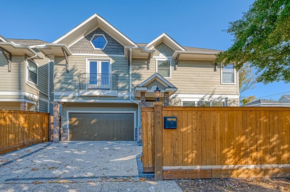 925 W 12th St, Houston, TX 77008