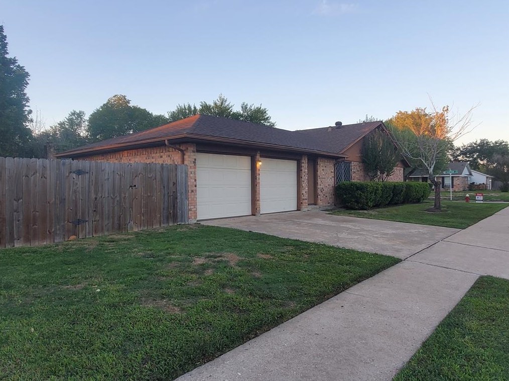 10538 Sageyork Dr, Houston TX  77089-2810 exterior