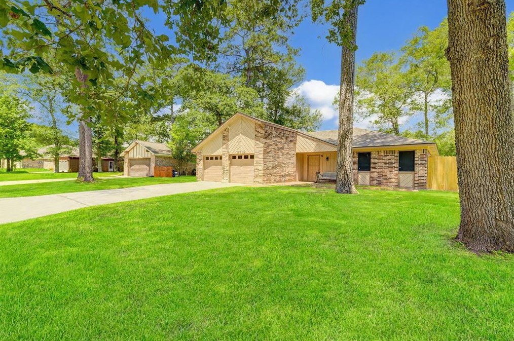 16315 Spinnaker Dr, Crosby, TX 77532