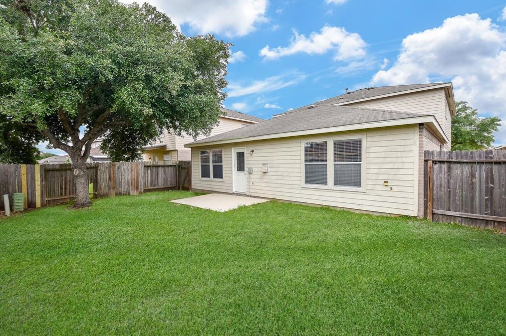 19215 Christine Crossing Dr, Richmond TX  exterior