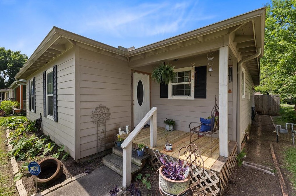 1619 7th St, Jones Creek, TX 77541-5123