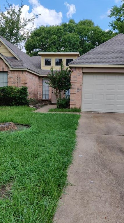 15618 Wildwood Lake Dr, Houston, TX 77083