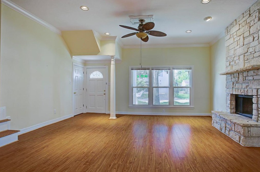 4405 Holt St, Bellaire, TX 77401