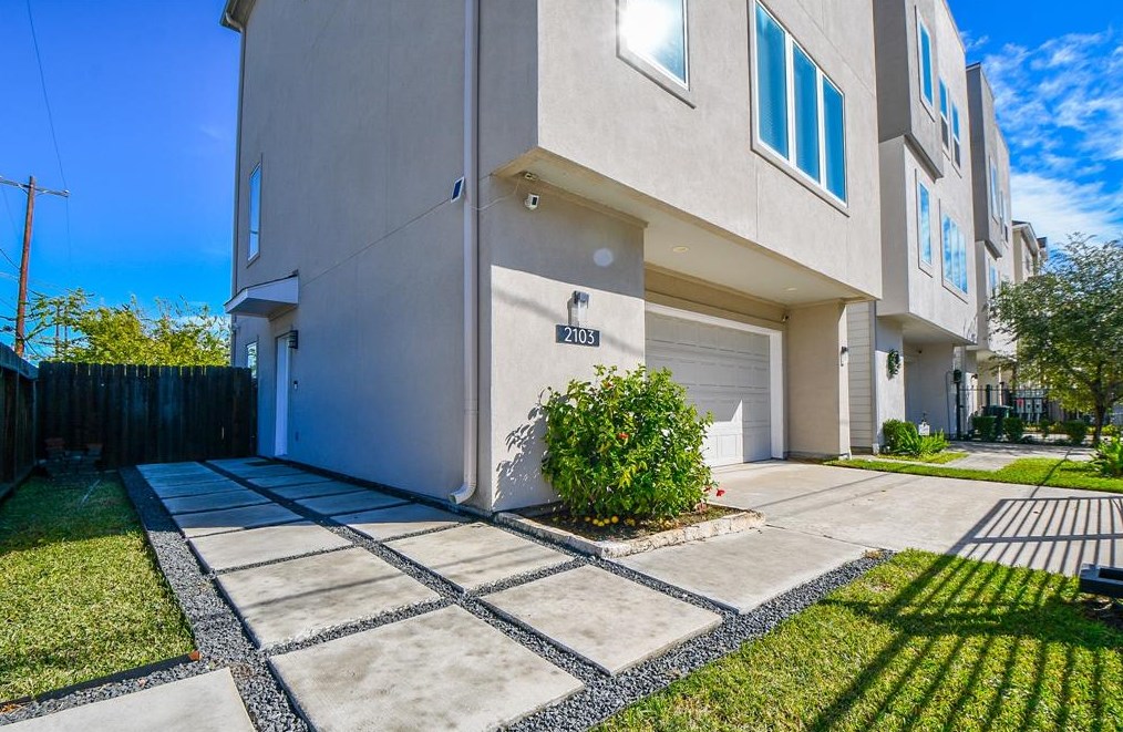 2103 Stuart St, Houston, TX 77004