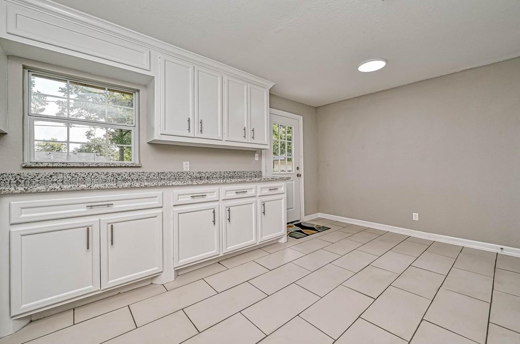 8830 Lk Frst Blvd, Houston TX  77078-3327 exterior