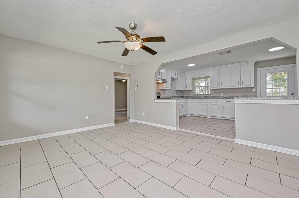 8830 Lk Frst Blvd, Houston TX  77078-3327 exterior