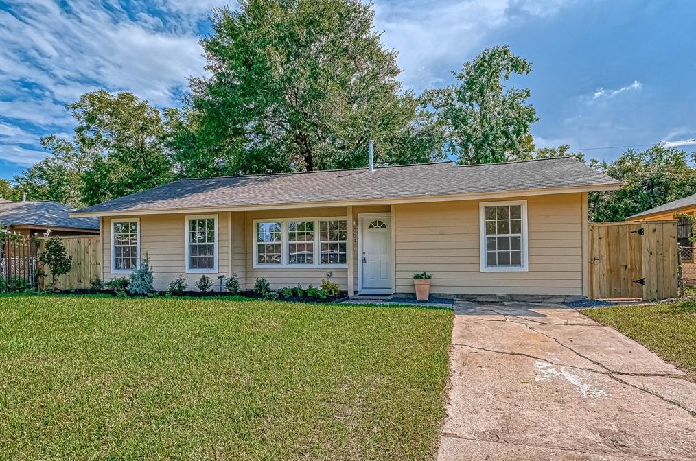 8830 Lake Forest Blvd, Houston TX  77078-3327 exterior