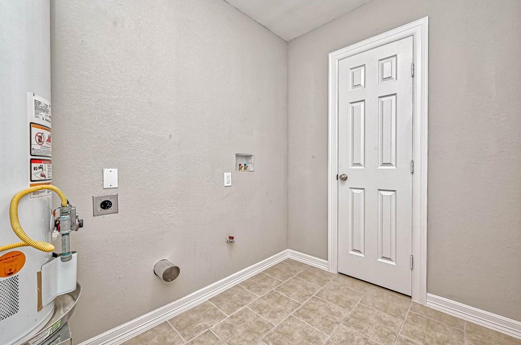 8830 Lk Frst Blvd, Houston TX  77078-3327 exterior