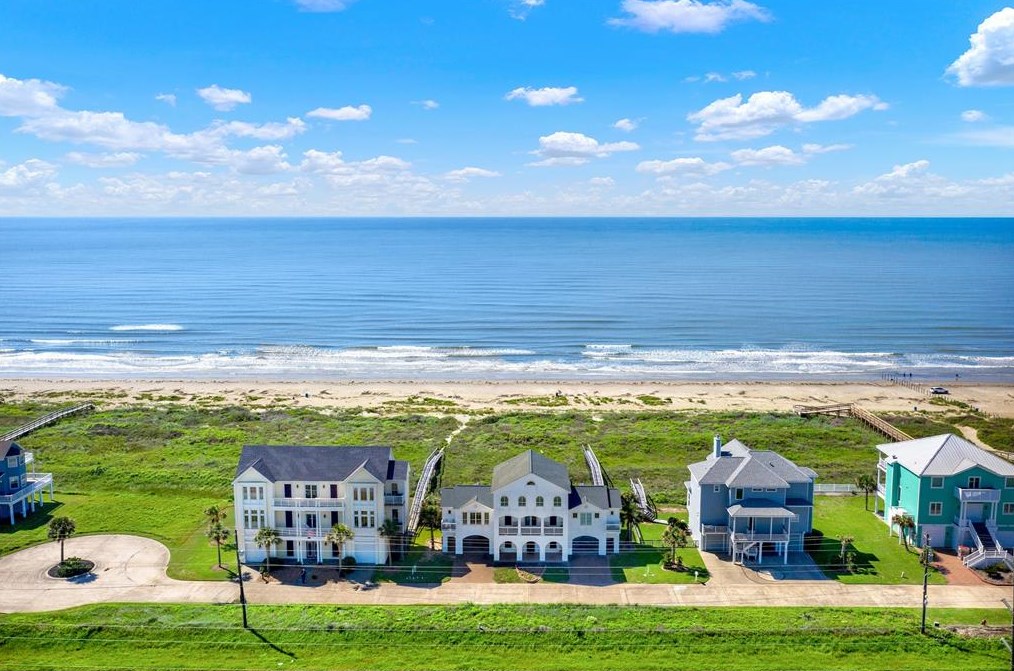 21107 Sand Hill Dr, Galveston, TX 77554-8851