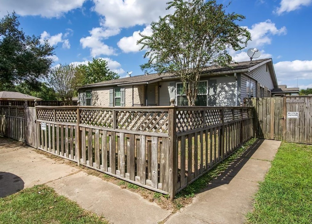 10 Carol Ct #a, Pattison, TX 77423