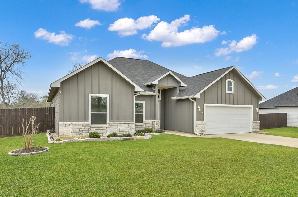 26208 Deerwood Dr, Hempstead, TX 77445-3810