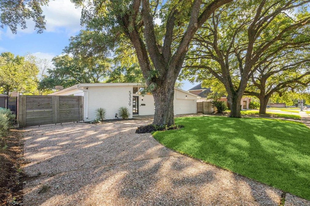 5339 Willowbend Blvd, Houston, TX 77096-5220