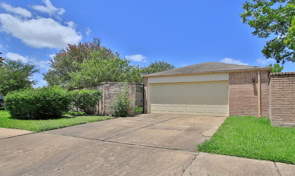 7414 San Simeon Dr, Houston, TX 77083-3915