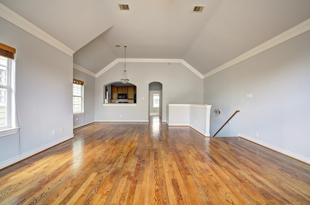 2929 Clinton Dr, Houston TX  77020-8403 exterior