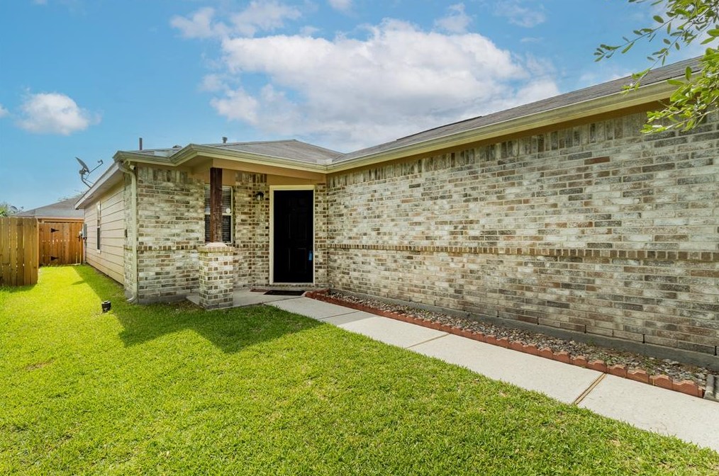 2015 Wooded Oaks Dr, Humble, TX 77396-2988