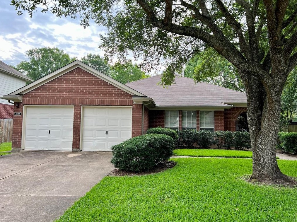 4615 Twin Elm Dr, Fresno, TX 77545
