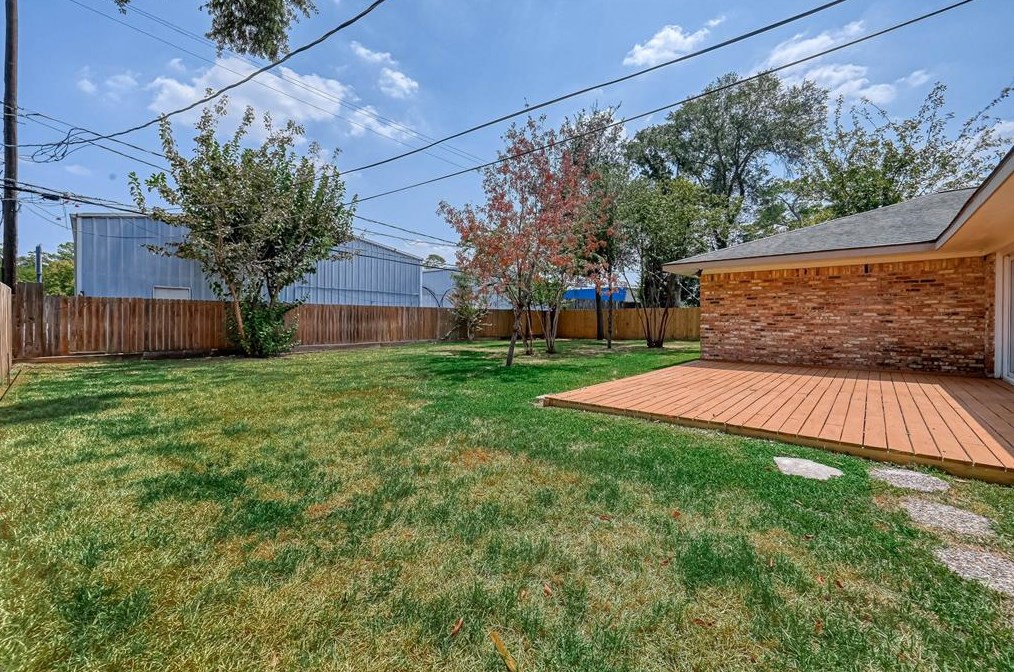 1506 Maux Dr, Houston TX 77043-3318 exterior