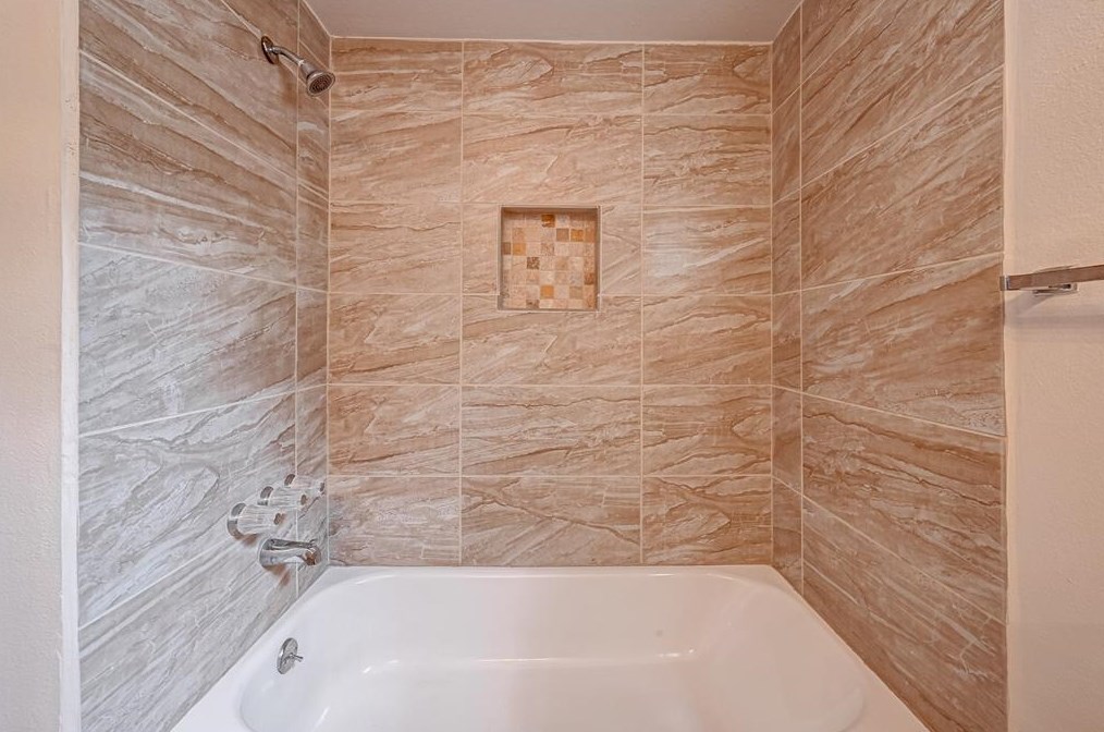 1506 Maux Dr, Houston TX 77043-3318 exterior