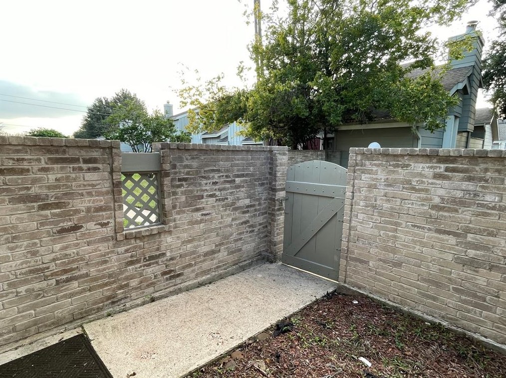 12991 Wirevine Ln, Houston TX  77072-2157 exterior