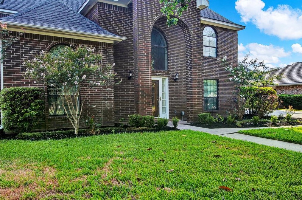 611 N Hickory St, Tomball, TX 77375