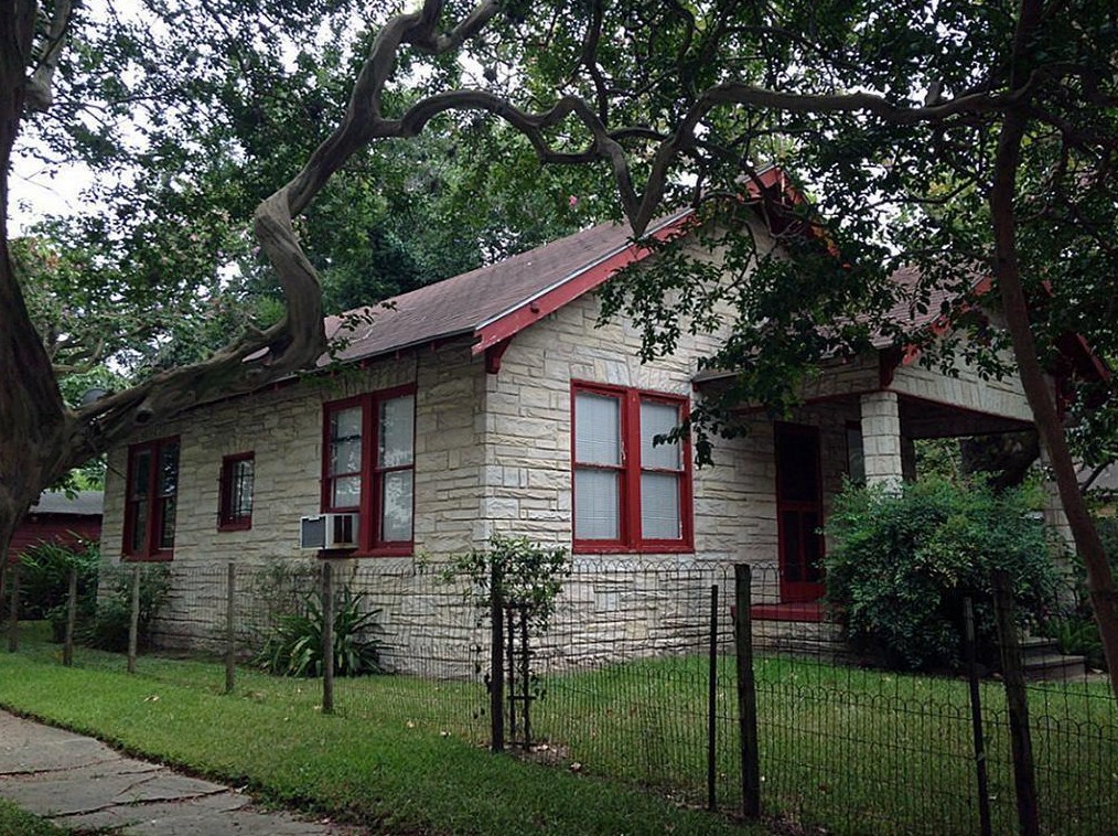 6005 Schuler St, Houston, TX 77007-3034