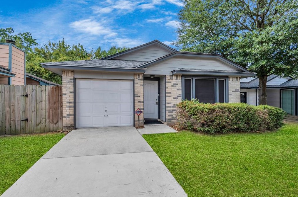 9135 Golden Sunshine Dr, Houston, TX 77064-4523