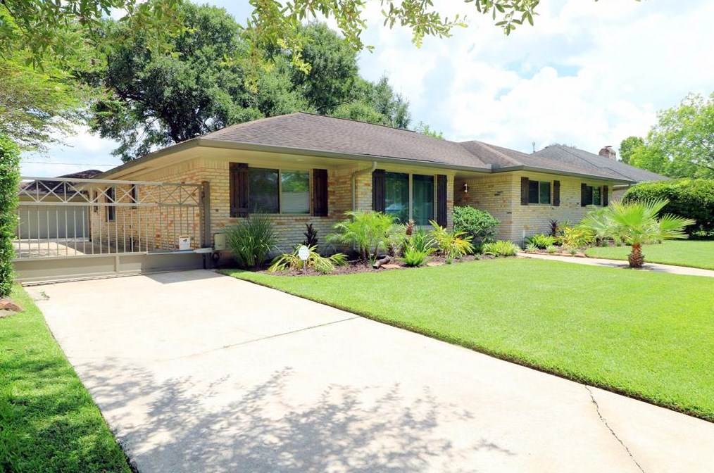 6110 Wigton Dr, Houston, TX 77096
