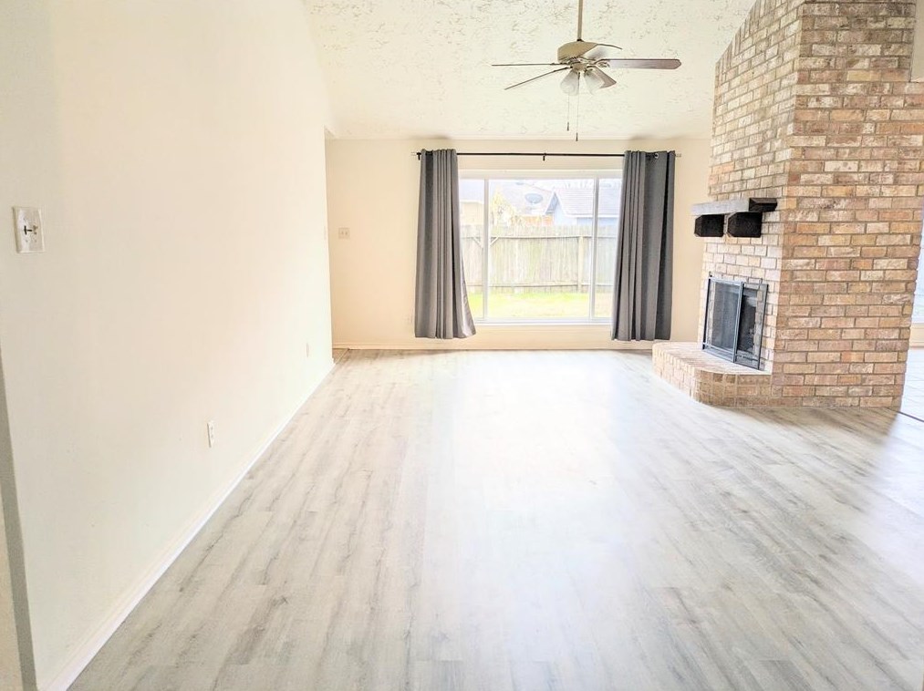 402 Capehill Dr, Houston TX  77598-2618 exterior