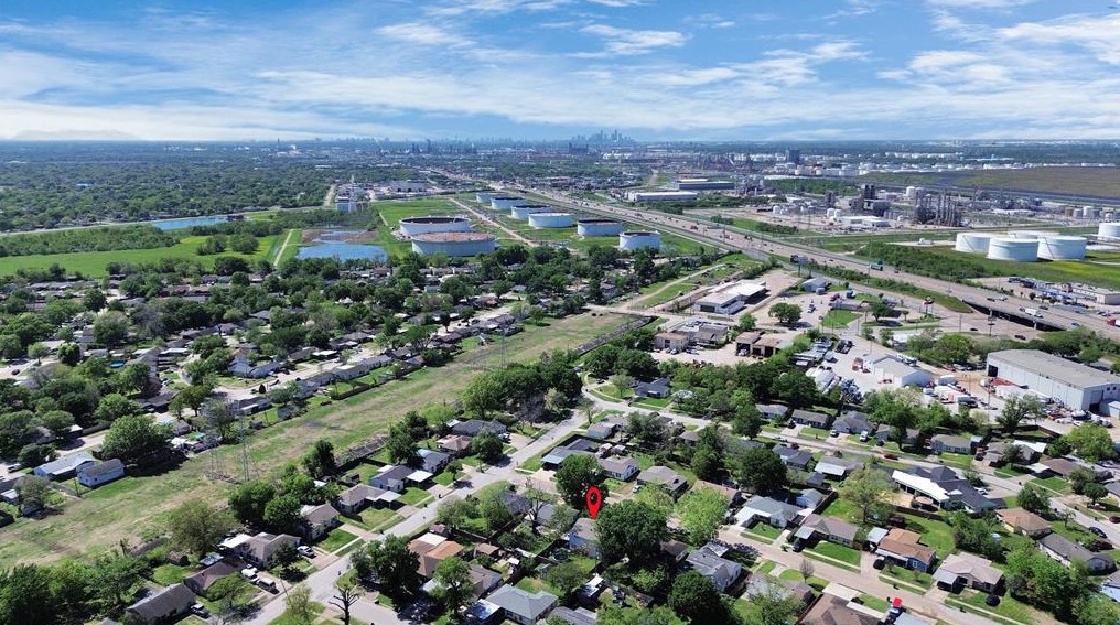 2306 Garvey Dr, Pasadena TX 77506-2906 exterior