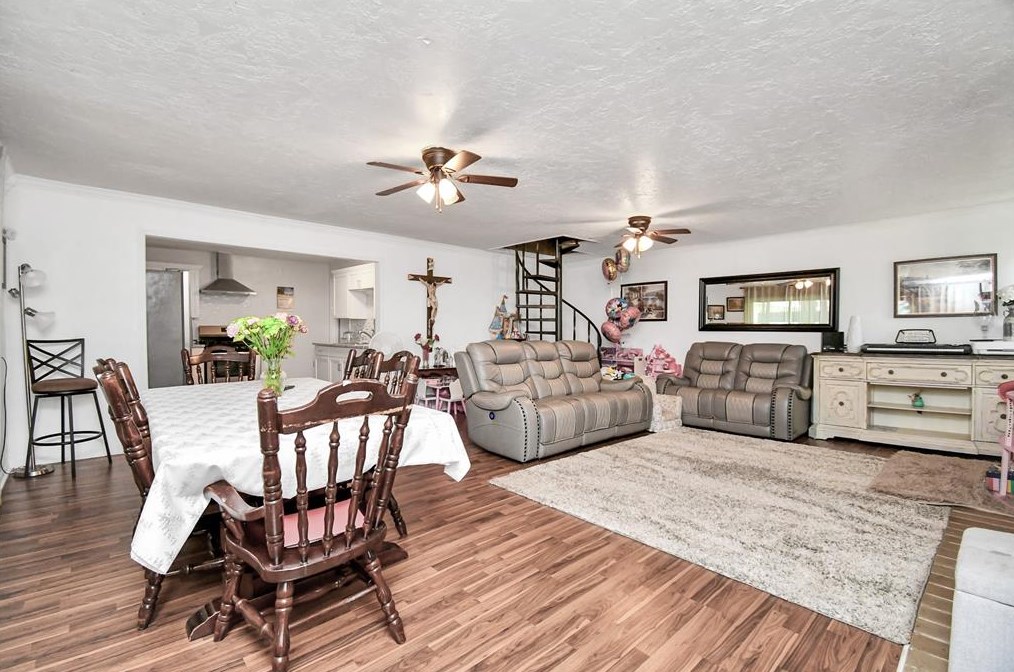 2306 Garvey Dr, Pasadena TX 77506-2906 exterior