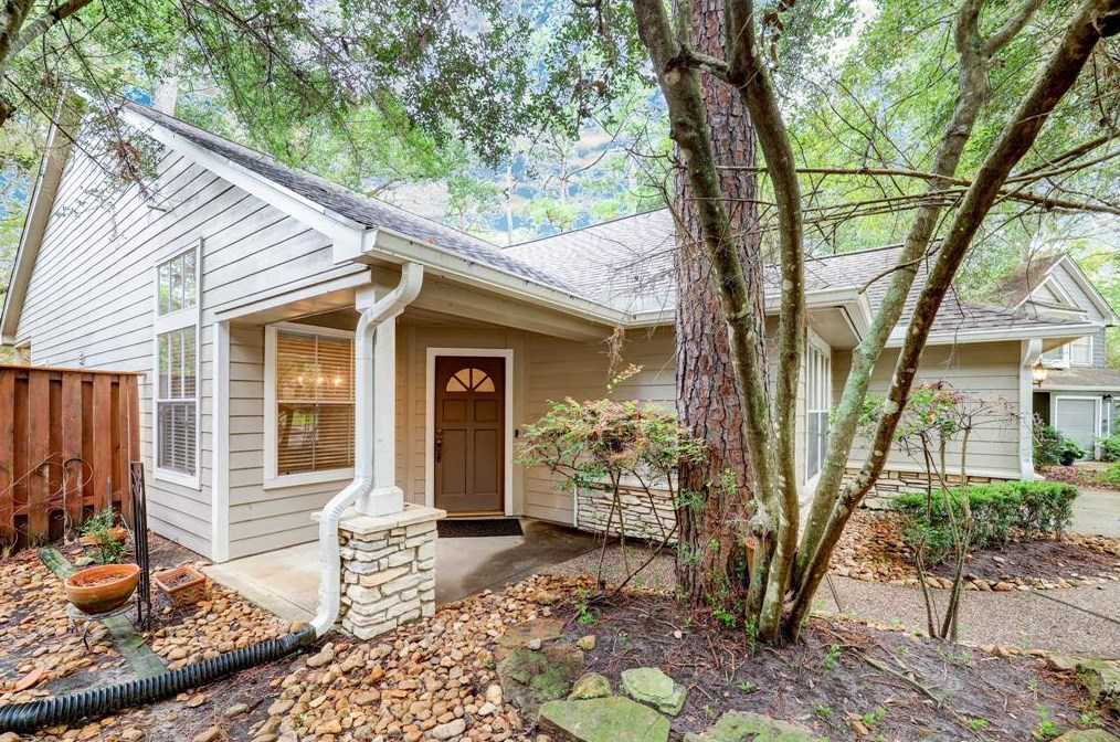 63 E Autumn Branch Cir, Spring, TX 77382