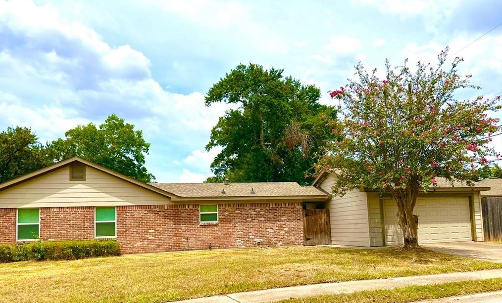 1402 Murrayhill Dr, Houston, TX 77043