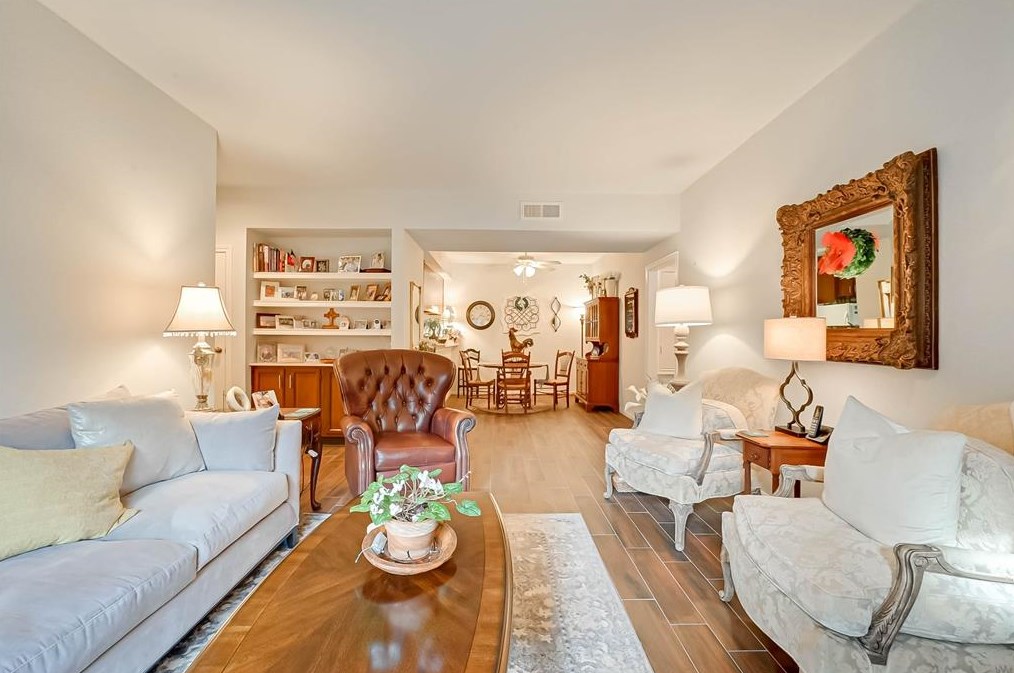 11711 Memorial Dr Apt 645, Houston, TX 77024