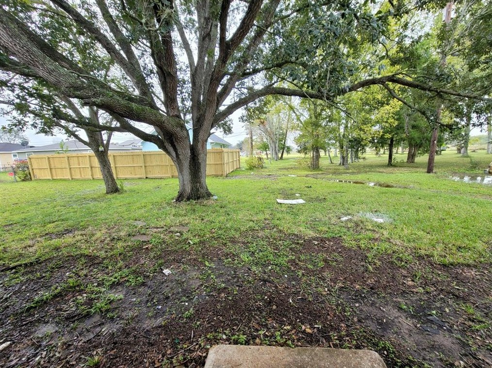 434 Long St, West Columbia, TX 77486