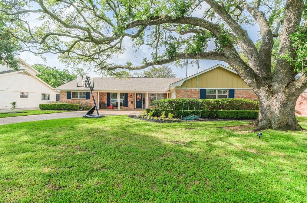 7811 Skyline Dr, Houston, TX 77063
