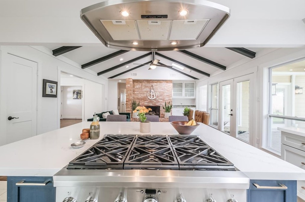 7811 Skyline Dr, Houston TX  77063-6121 exterior