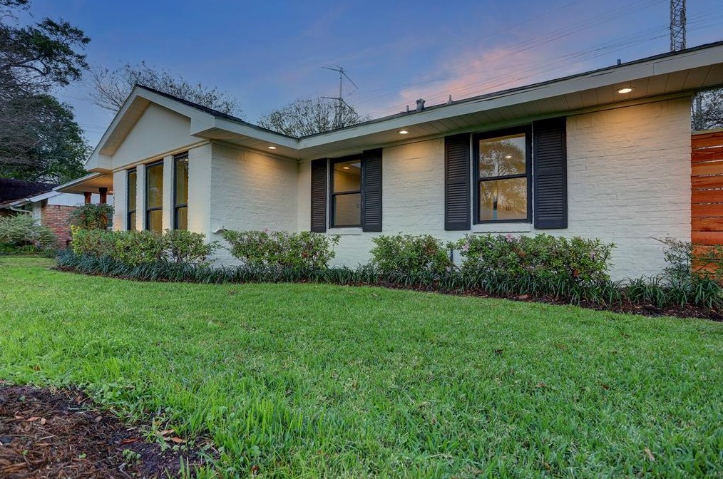 1522 Foxwood Rd, Houston, TX 77008-5119