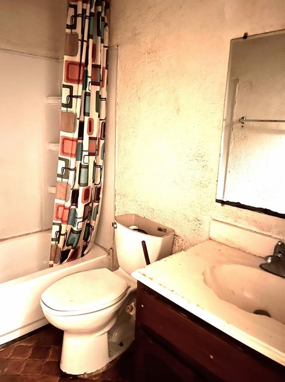 8511 Streamside Dr, Houston TX  77088-4411 exterior