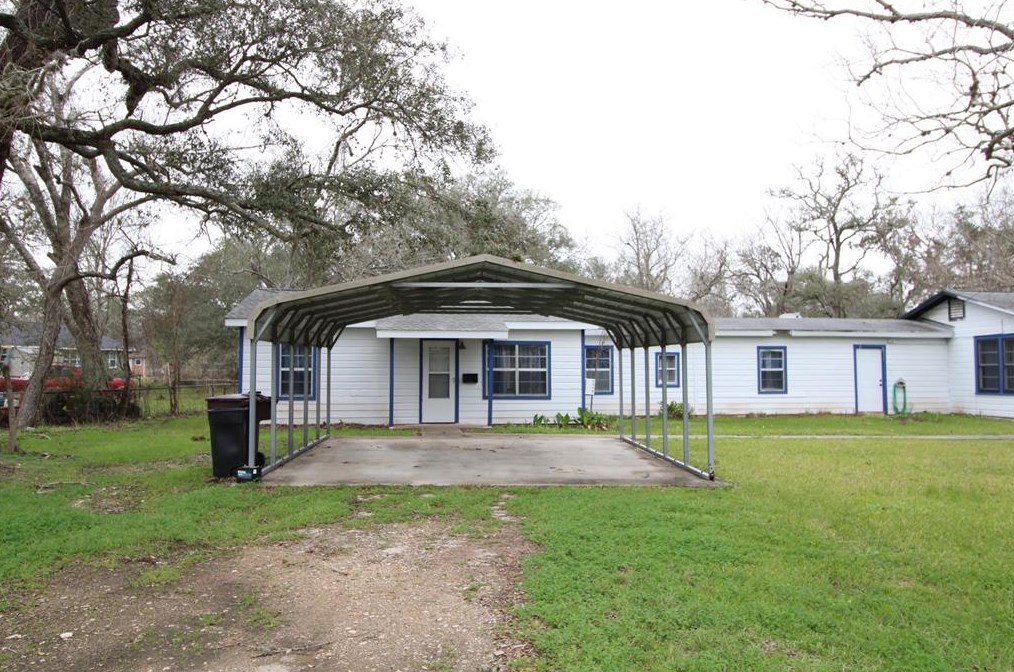 1220 Pecan St, Richwood, TX 77531