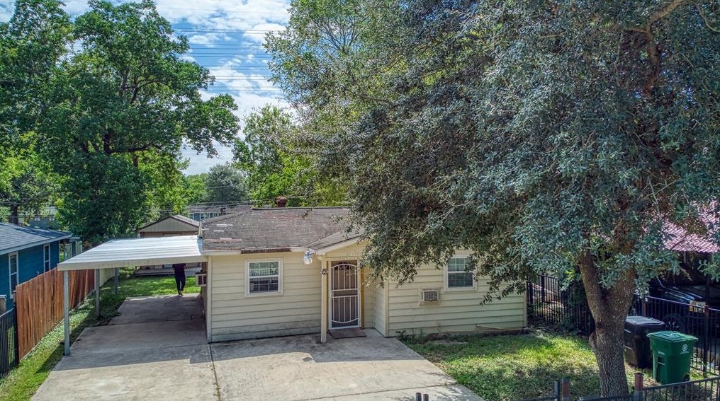 8404 Lenore St, Houston, TX 77017-5324