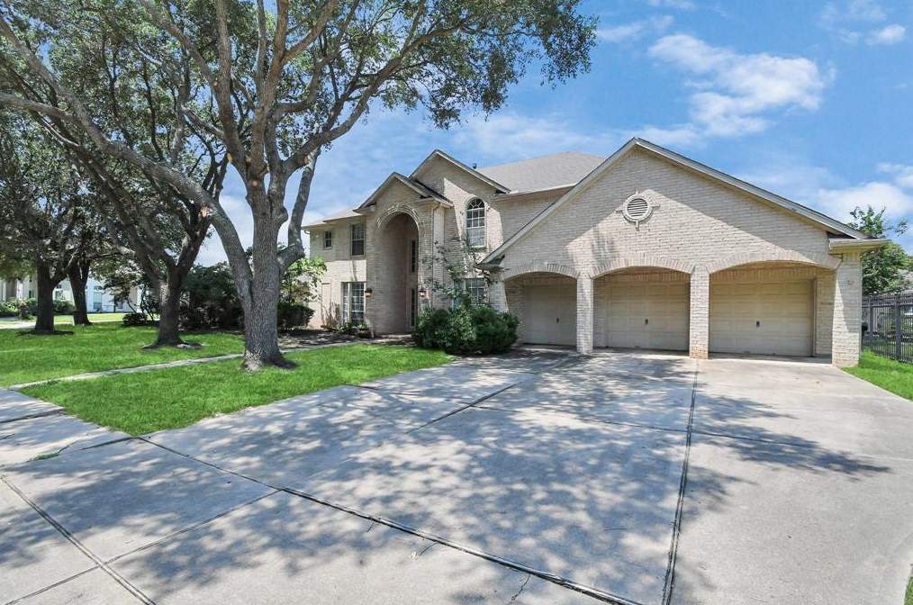 14910 Lake Woodbridge Ct, Sugar Land, TX 77498