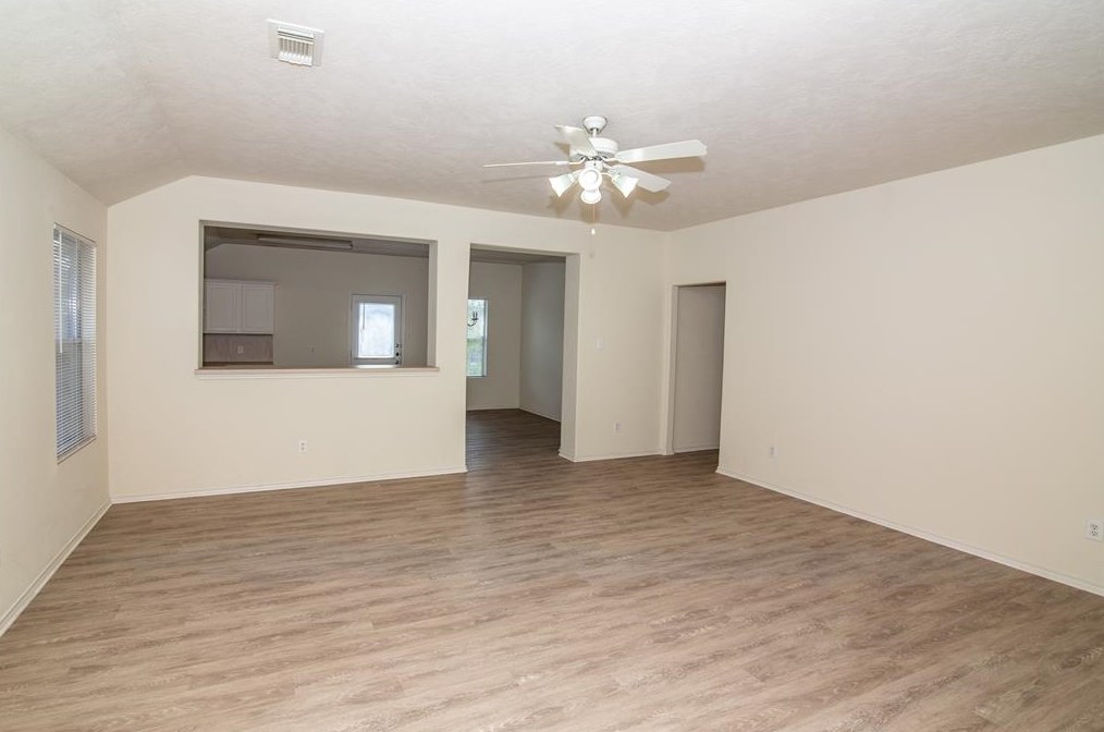 19718 Falling Stream Dr, Tomball, TX 77375