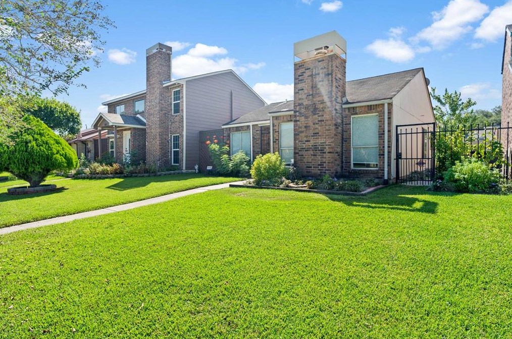 6415 Ludington Dr, Houston, TX 77035-3918