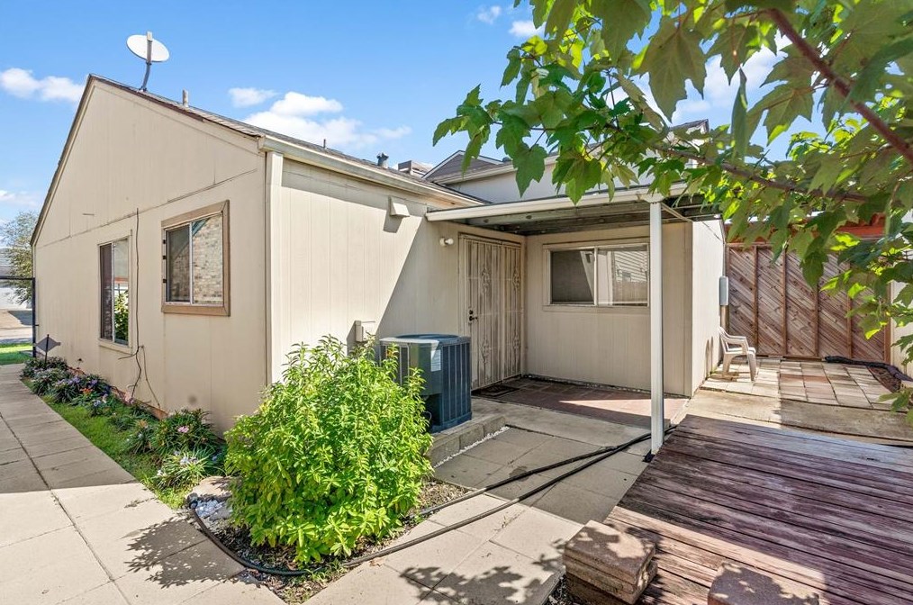 6415 Ludington Dr, Houston TX  77071-2616 exterior