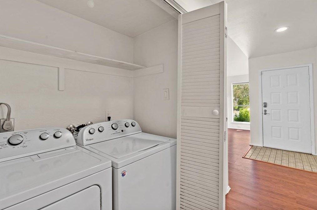 6415 Ludington Dr, Houston TX  77071-2616 exterior