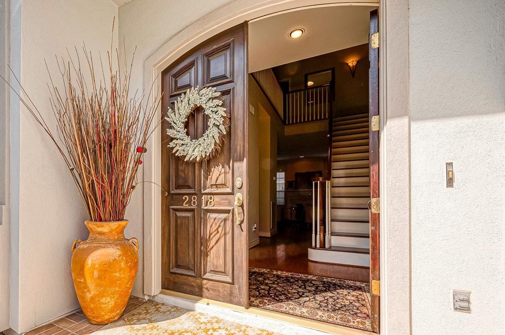 2818 Bering Dr, Houston, TX 77057