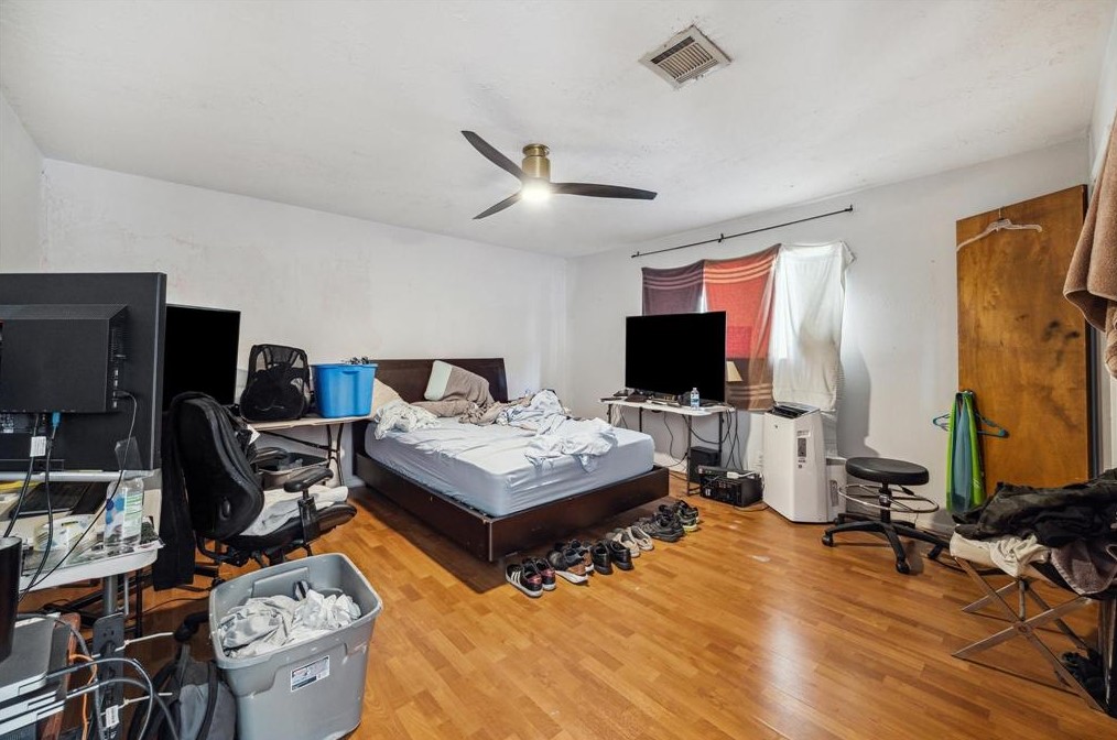 11406 Briar Frst Dr, Houston TX 77042-2323 exterior